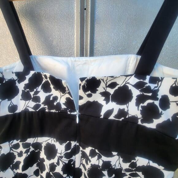 BCBG Paris Knee Length Black & White Floral Empire Waist Sundress Size 10 - Picture 5 of 7